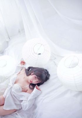 女生高考查分见6开头坐地大哭